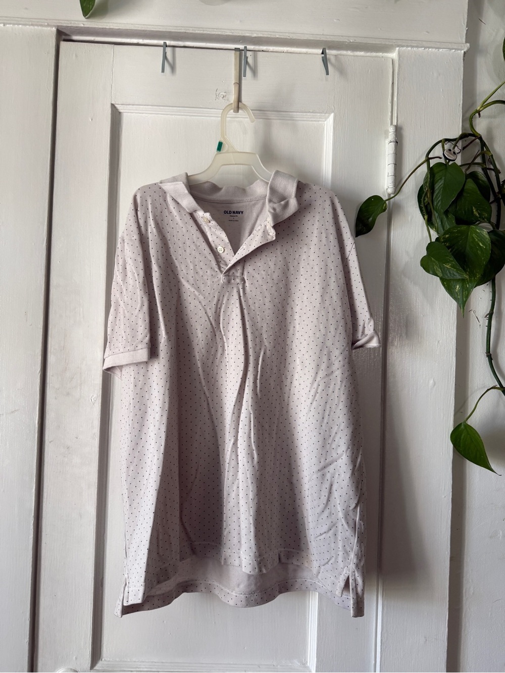 Old Navy white polka Dot classic fit L Polo Shirt